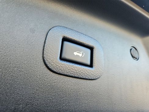 Used 2017 Nissan Armada SL image 33