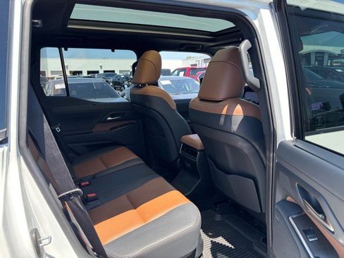 Used 2024 Lexus GX 550 w/ Accessory Package (Z1) AWD/4WD image 13