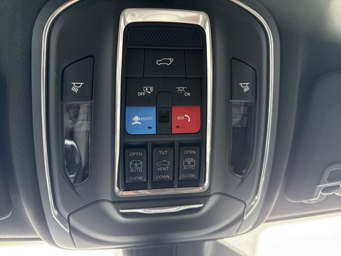 New 2025 Jeep Grand Cherokee L Limited w/ Luxury Tech Group II AWD/4WD image 24