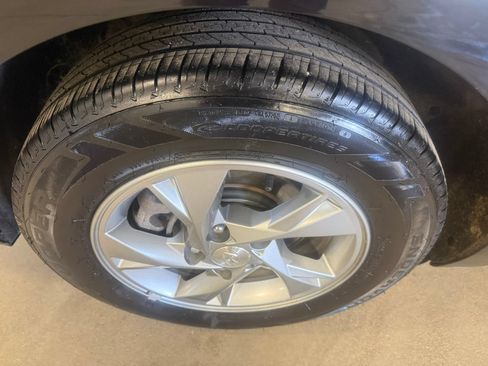 Used 2022 Hyundai Elantra SE FWD image 15