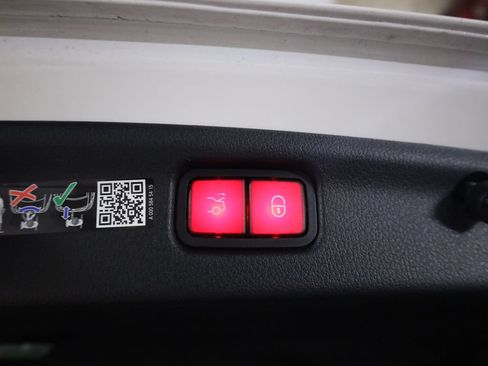 Used 2026 Mercedes-Benz C 300 4MATIC Sedan image 48