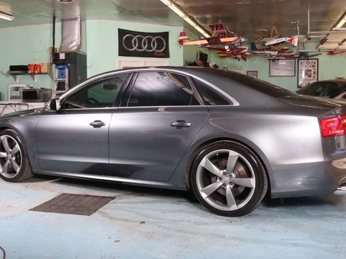 Used 2014 Audi S8 AWD/4WD image 40