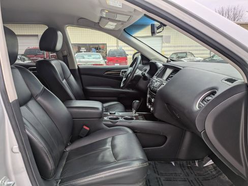 Used 2016 Nissan Pathfinder SL w/ SL Tech Package image 13