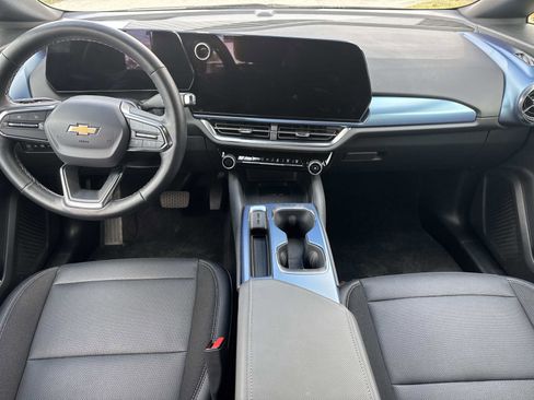 Used 2025 Chevrolet Equinox EV LT w/ Convenience Package image 16