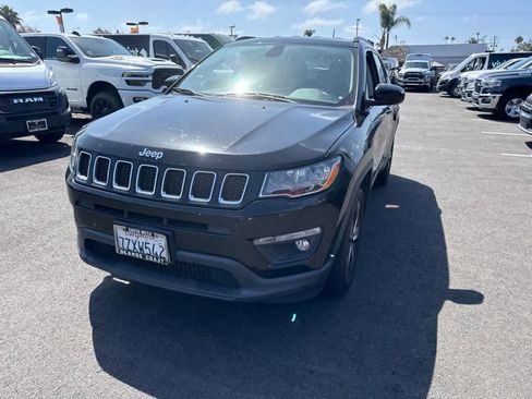 Used 2017 Jeep Compass Latitude w/ Popular Equipment Group FWD image 2