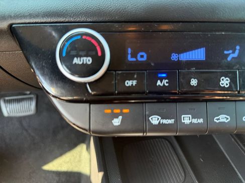Used 2025 Hyundai Elantra SEL FWD image 25