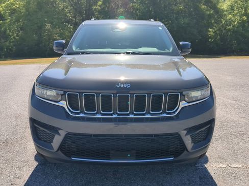 Used 2024 Jeep Grand Cherokee Laredo X AWD/4WD image 7
