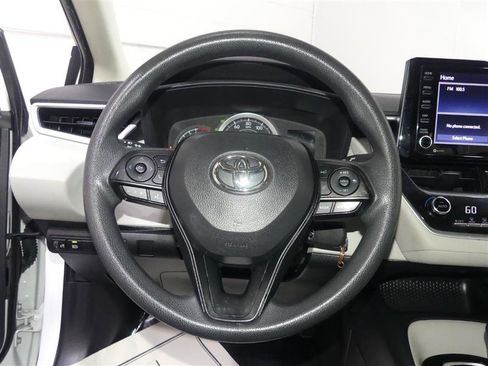 Used 2022 Toyota Corolla LE image 29