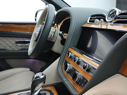 Certified 2023 Bentley Bentayga AWD/4WD image 23