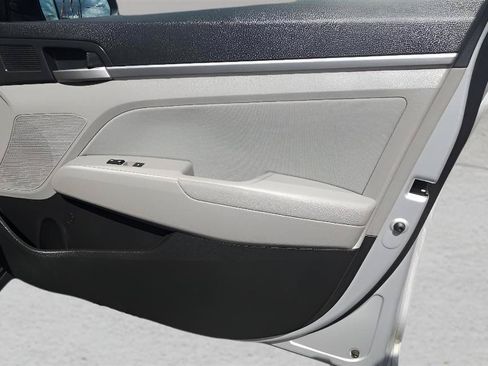 Used 2018 Hyundai Elantra Value Edition FWD image 22