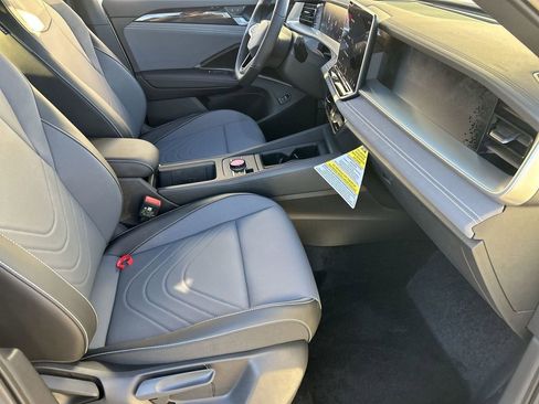 New 2026 Volkswagen Tiguan SE R-Line FWD image 8