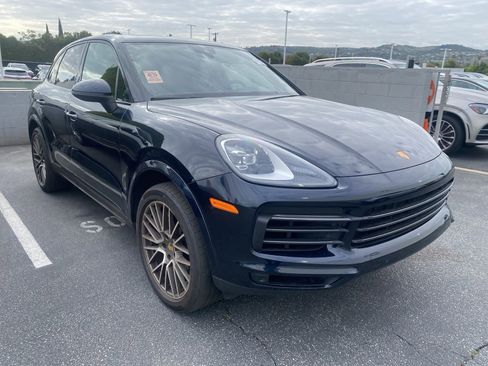 Used 2023 Porsche Cayenne AWD/4WD image 2