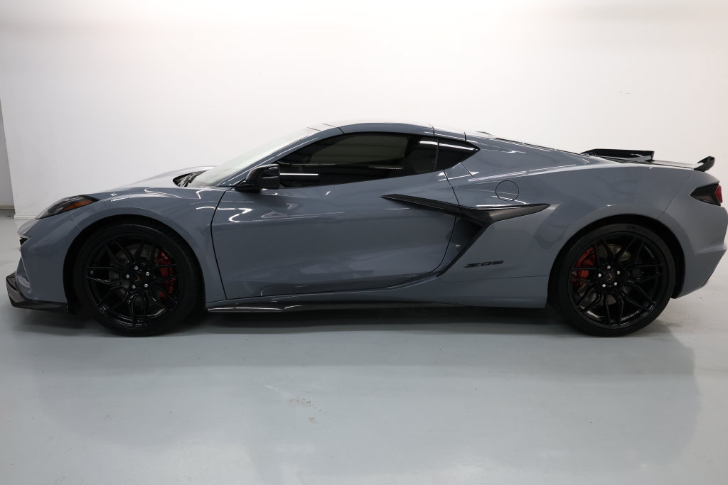 Used 2024 Chevrolet Corvette Z06 w/ Stealth Interior Trim Package RWD image 71