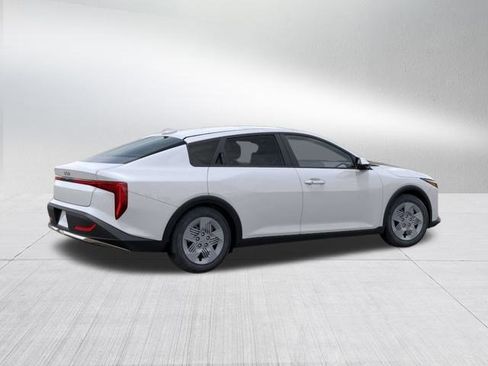 New 2025 Kia K4 LX image 6