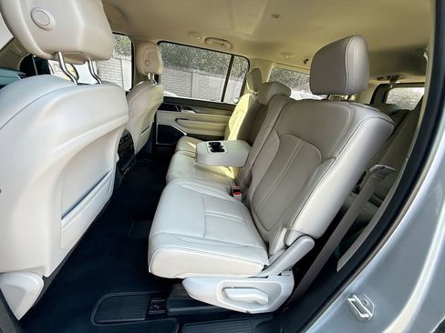 Used 2024 Jeep Wagoneer Series II w/ Flexible Seating Group image 27