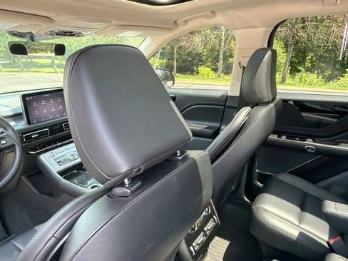 Used 2024 Lincoln Aviator AWD w/ Premium Package image 18