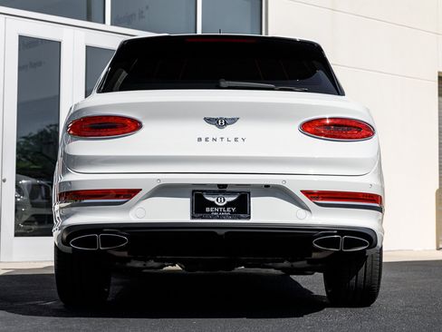 Certified 2023 Bentley Bentayga AWD/4WD image 18