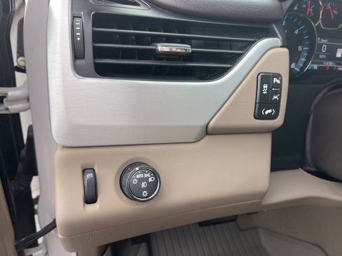 Used 2020 GMC Yukon XL SLT w/ Premium Edition image 18