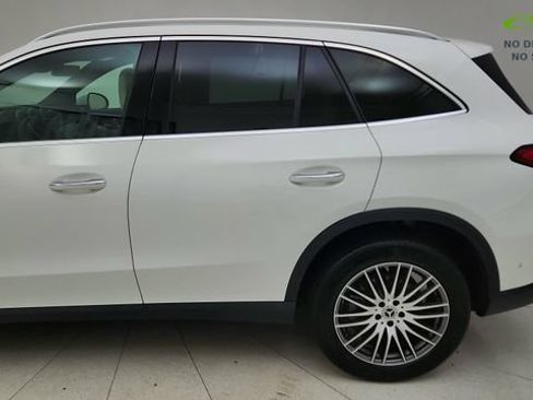 Used 2025 Mercedes-Benz GLC 300 4MATIC image 11