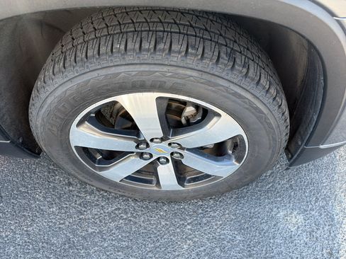Used 2019 Chevrolet Traverse LT AWD/4WD image 2