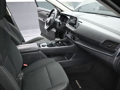 Used 2024 Nissan Rogue S image 36