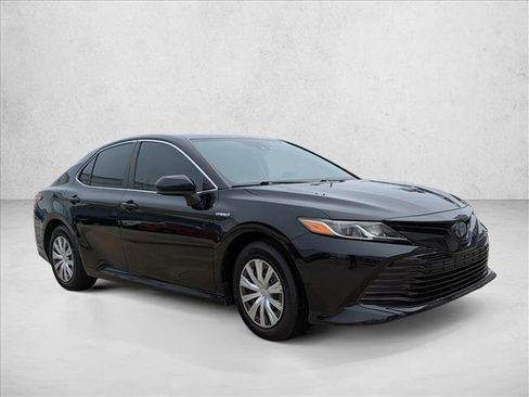 Used 2019 Toyota Camry LE image 3