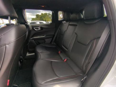Used 2025 Jeep Compass Trailhawk w/ Trailhawk Convenience Group AWD/4WD image 15