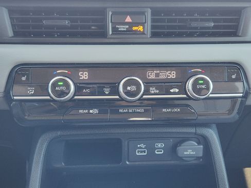 Used 2024 Honda Pilot Touring image 19