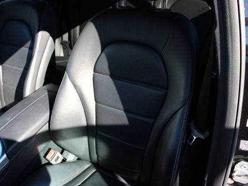 Used 2019 Mercedes-Benz GLC 300 GLC 300 image 24