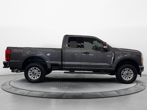 Used 2023 Ford F250 XLT w/ FX4 Off-Road Package AWD/4WD image 2