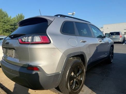 Used 2019 Jeep Cherokee Latitude Plus AWD/4WD image 4