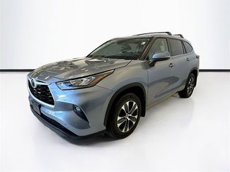 Used 2020 Toyota Highlander XLE image 1