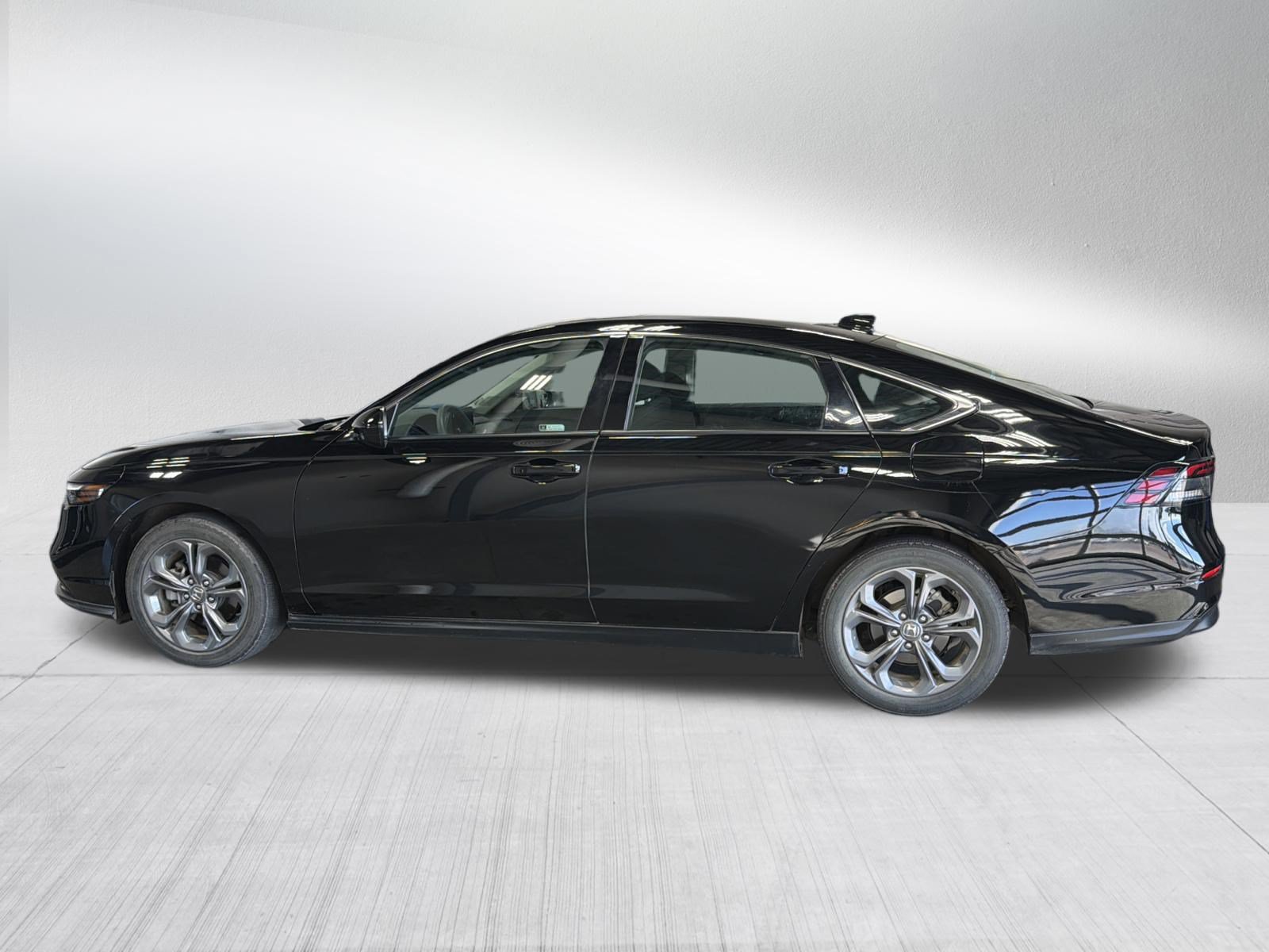 Used 2024 Honda Accord EX image 4