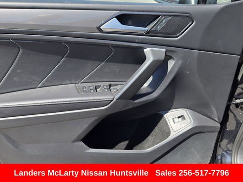 Used 2024 Volkswagen Tiguan SE AWD/4WD image 21