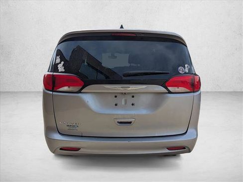 Used 2021 Chrysler Voyager Lxi FWD image 6
