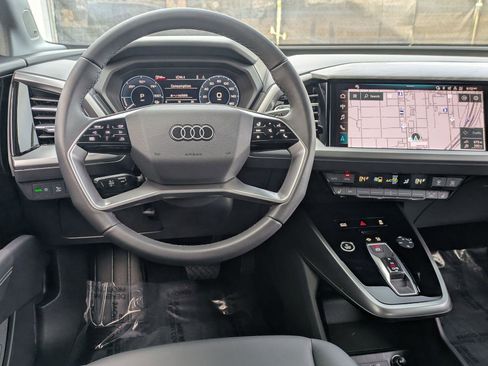 Used 2025 Audi Q4 e-tron Prestige image 8