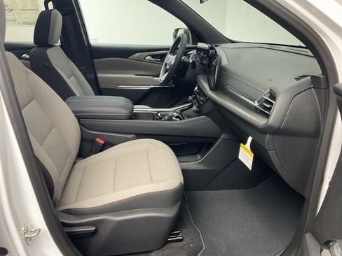 New 2026 Chevrolet Traverse LT w/ Sun and Wheel Package AWD/4WD image 24