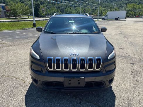 Used 2016 Jeep Cherokee Latitude w/ Comfort/Convenience Group AWD/4WD image 8