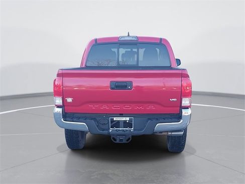 Used 2017 Toyota Tacoma SR5 w/ Tow Package image 4