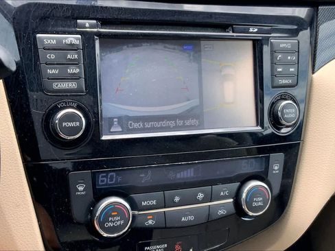 Used 2016 Nissan Rogue SL w/ SL Premium Package FWD image 29