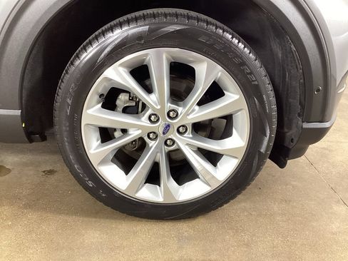 Used 2022 Ford Explorer Platinum w/ Equipment Group 601A AWD/4WD image 28