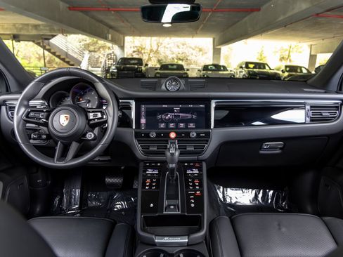 Certified 2026 Porsche Macan AWD/4WD image 40