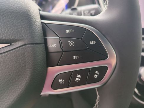 New 2027 Chrysler Pacifica Select FWD image 24