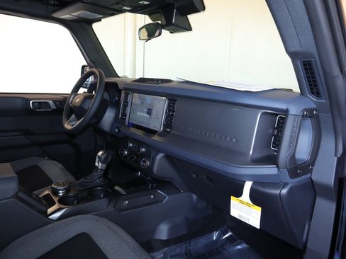 New 2025 Ford Bronco 4-Door image 37