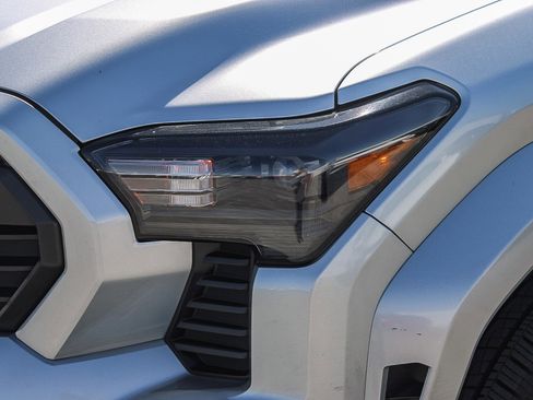 Used 2024 Toyota Tacoma TRD Sport w/ TRD Sport Upgrade Package image 5