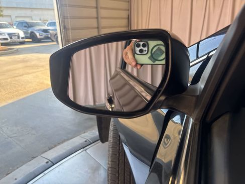 Used 2015 Nissan Sentra SV w/ Style Package FWD image 19