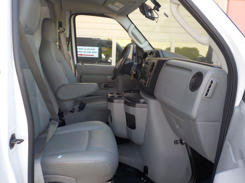 Used 2013 Ford E-350 and Econoline 350 Super Duty w/ Class I Trailer Tow Pkg RWD image 28