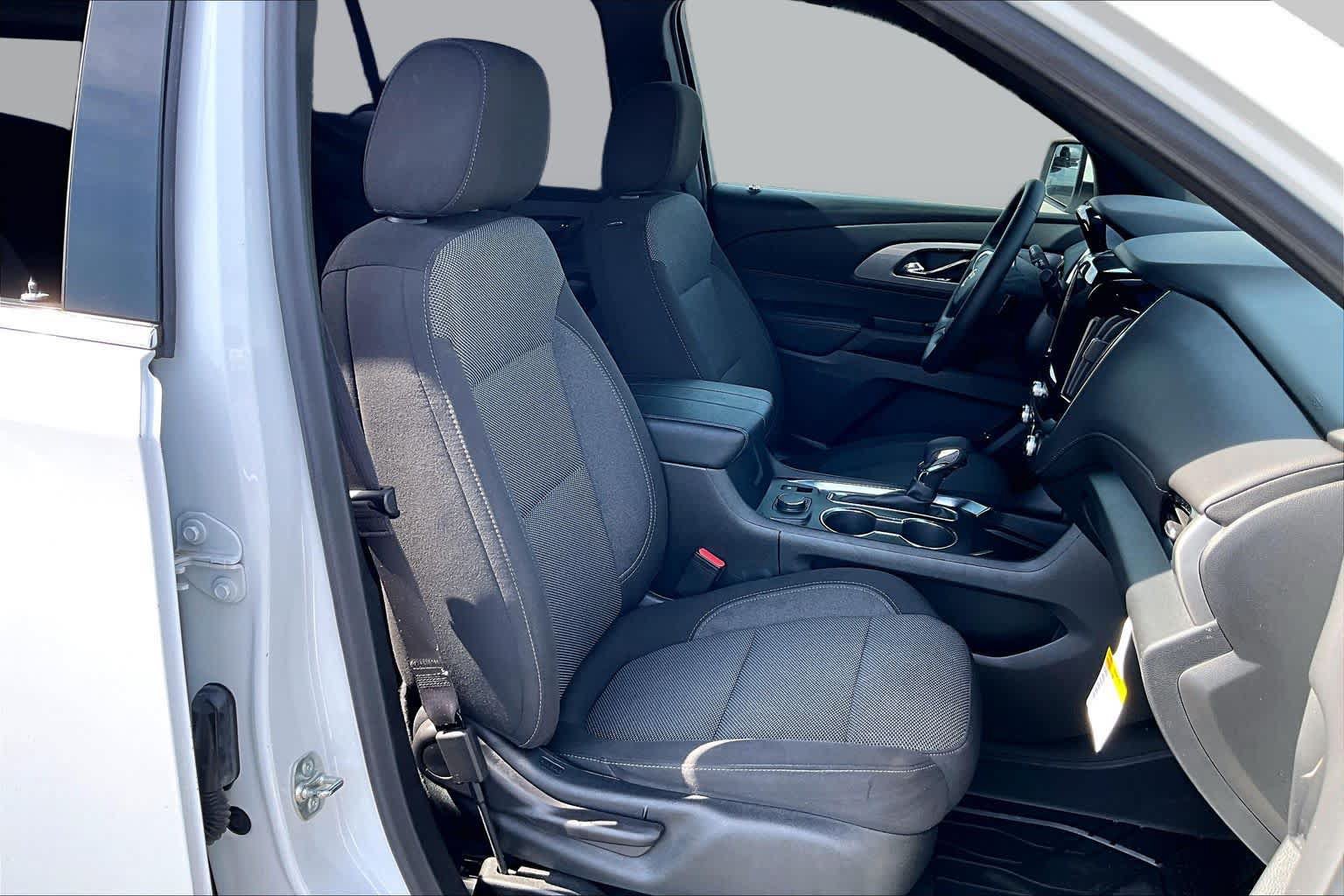 Used 2023 Chevrolet Traverse LT FWD image 16