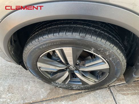 Used 2021 Nissan Rogue Platinum image 7