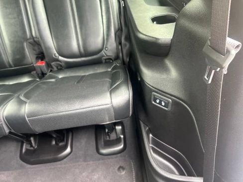 Used 2025 Jeep Wagoneer L Series II w/ 8-pass Seating Package AWD/4WD image 42